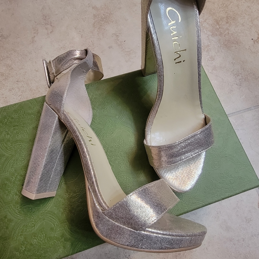 Guichi Metalic Gold Ankle Strap Sandal. - Picture 9 of 9